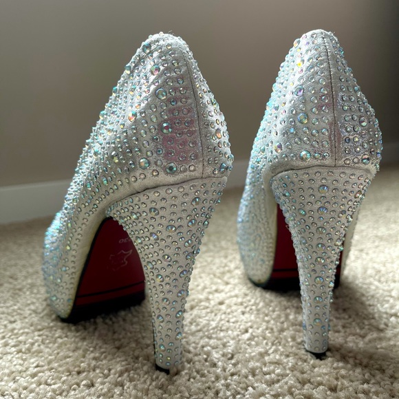 NEW Silver Rhinestone Pump - Picture 3 of 9